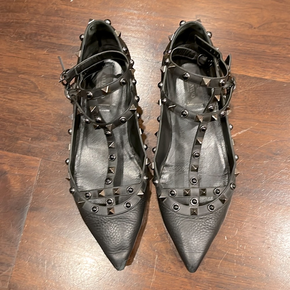RARE & AUTHENTIC Special Edition Valentino Studded Flats with Straps